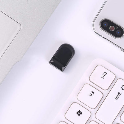 PIQO Projector The world's most smart 1080p mini pocket projector including 7 Accessories Value Pack