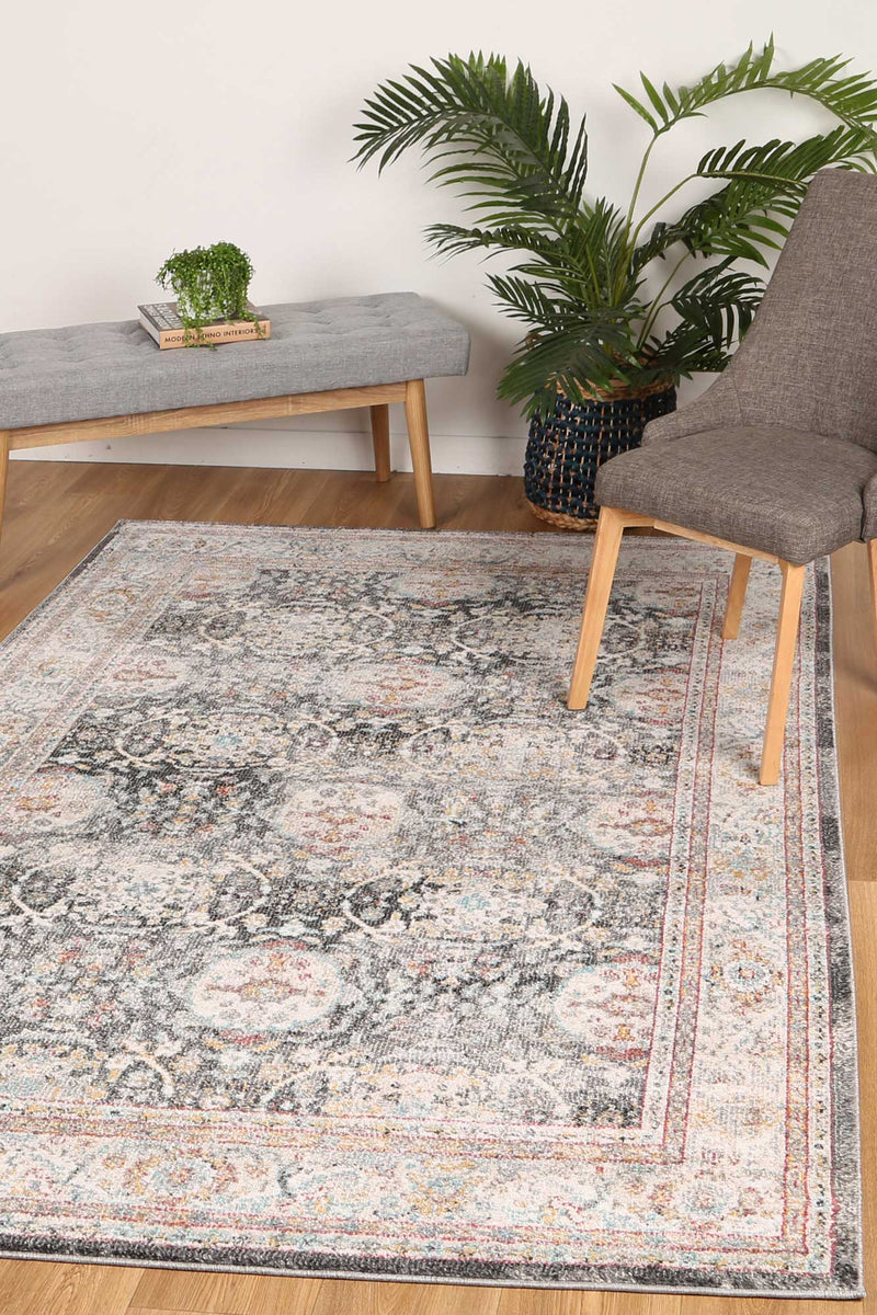 Ezra Traditional Rug 300x400