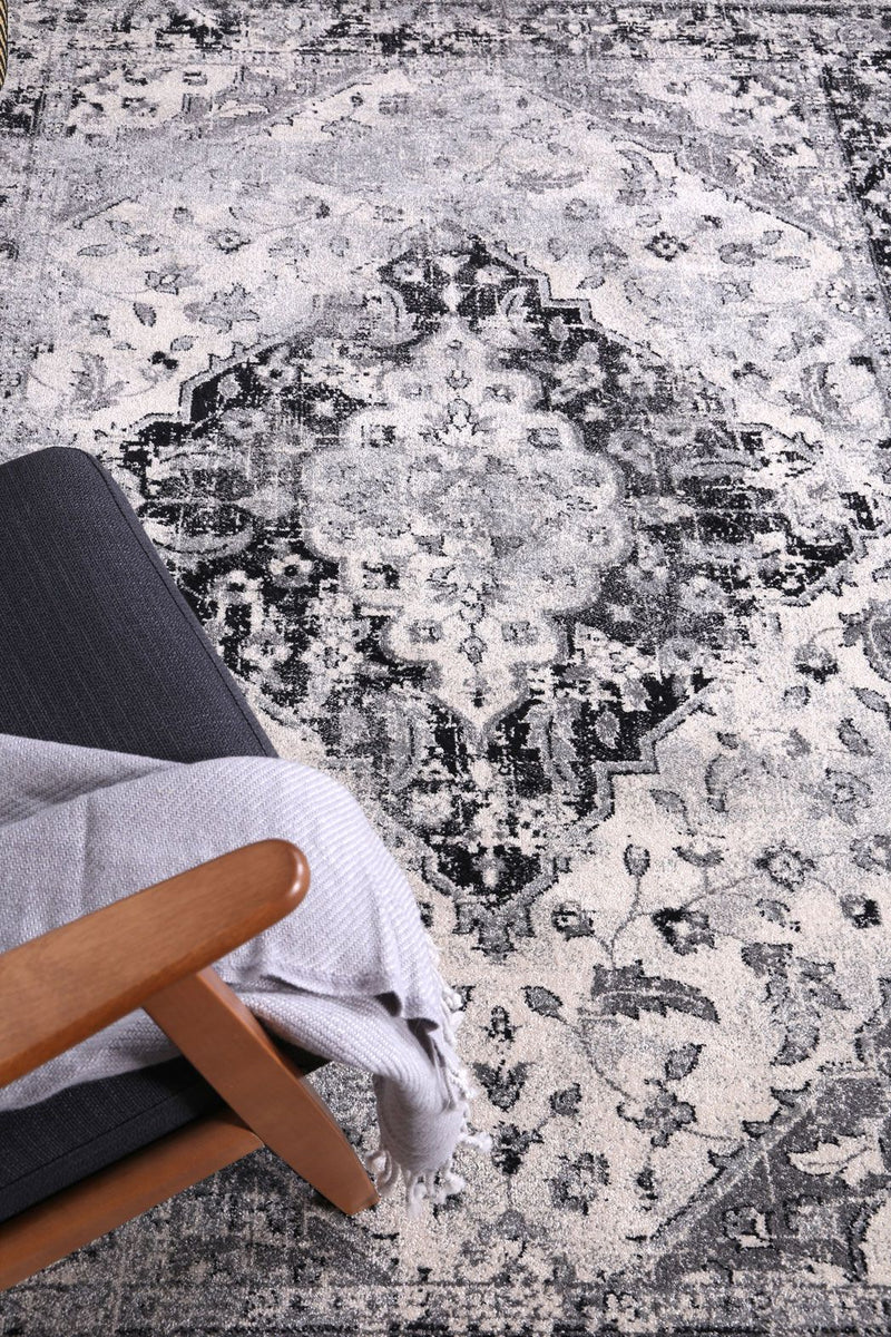 Delicate Grey Traditional Rug 160x230 cm