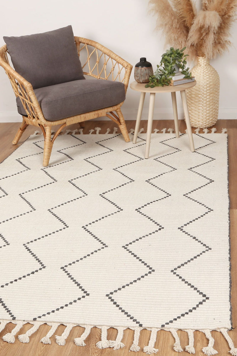 Leilani Diamond Tassel Cream Rug 160x230cm