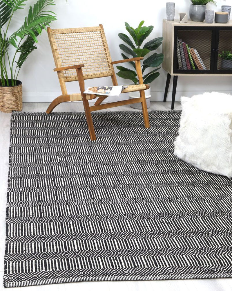 Natura Wool Black Line Rug 120x170 cm