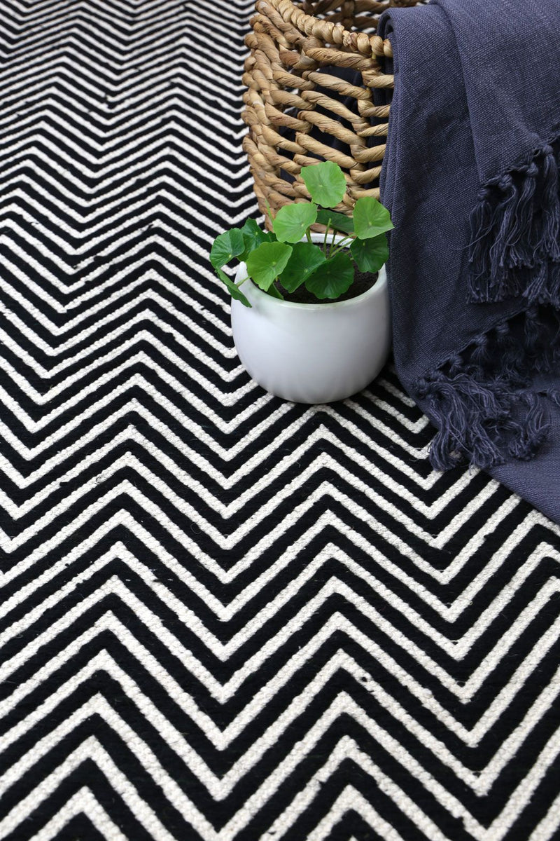 Natura Wool Black White Chevron Rug 120x170 cm