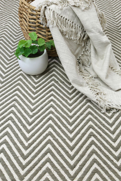 Natura Wool Fog Beige Chevron Rug 120x170 cm