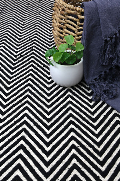 Natura Wool Black White Chevron Rug 200x290 cm